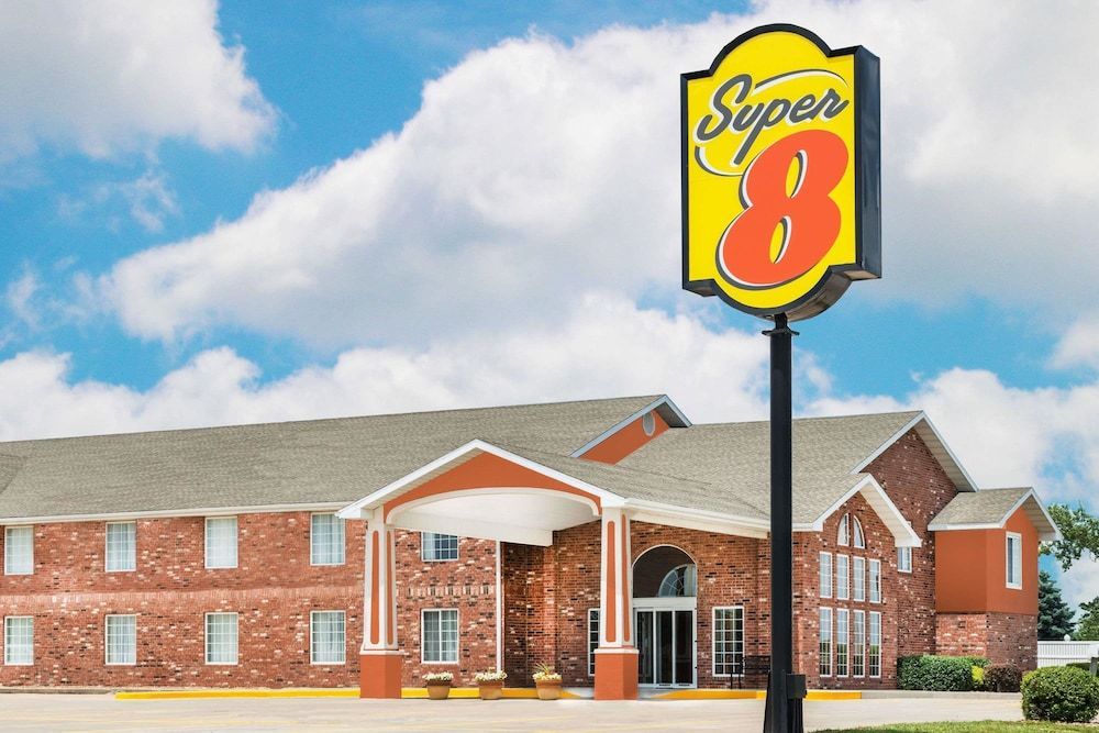 Super 8 by Wyndham Bolivar 1