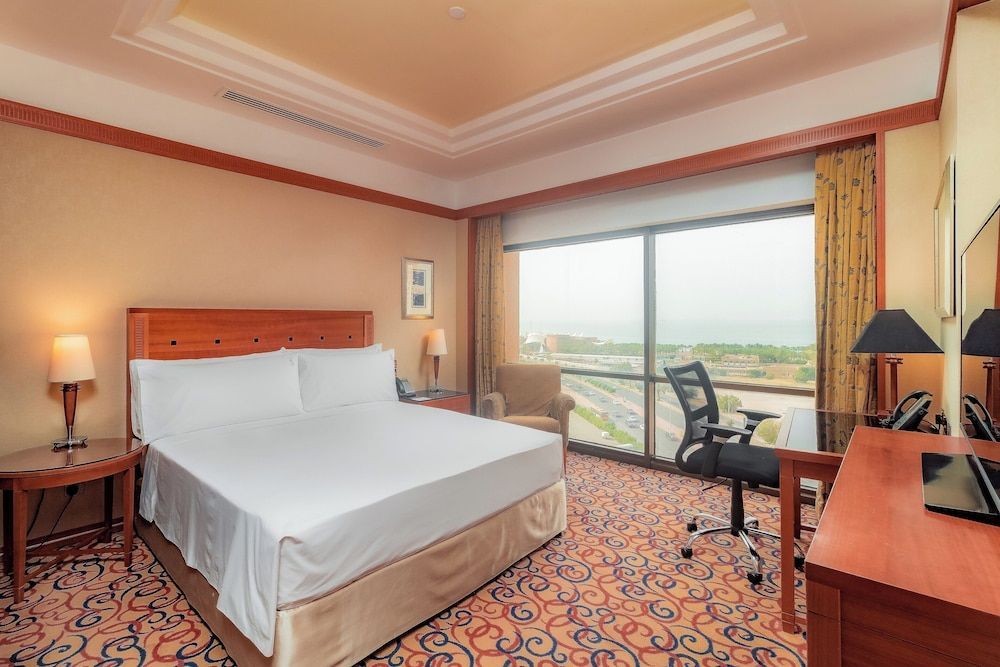 Holiday Inn KUWAIT SALMIYA by IHG 2