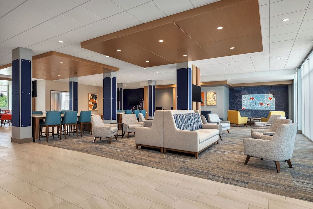Holiday Inn Express & Suites Overland Park South by IHG 2