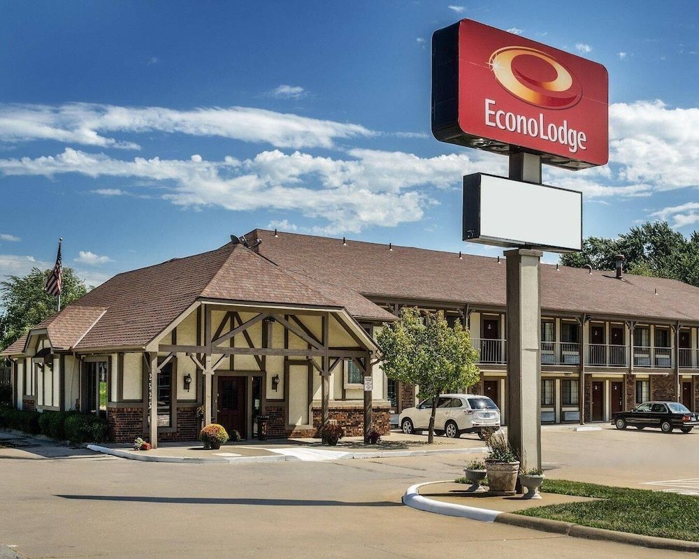 Econo Lodge Lawrence near University 1