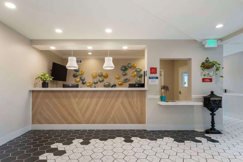 Best Western Plus All Suites Inn 2