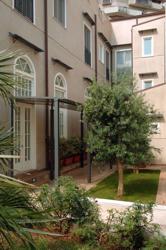 Ucciardhome Hotel 1