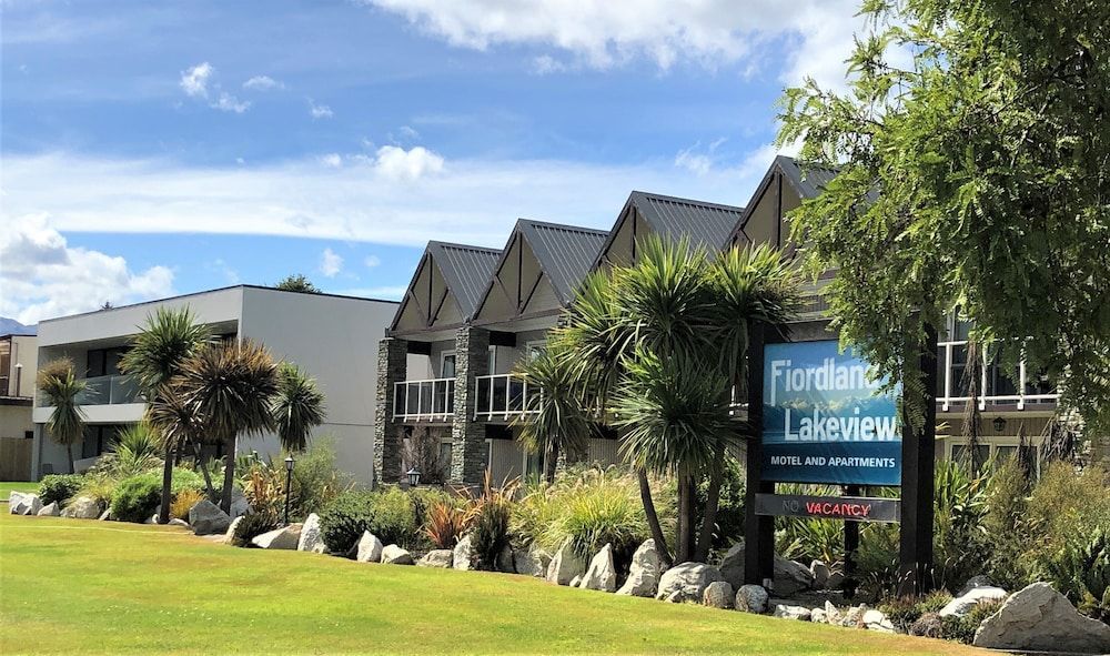 Fiordland Lakeview Motel and Apartments 1