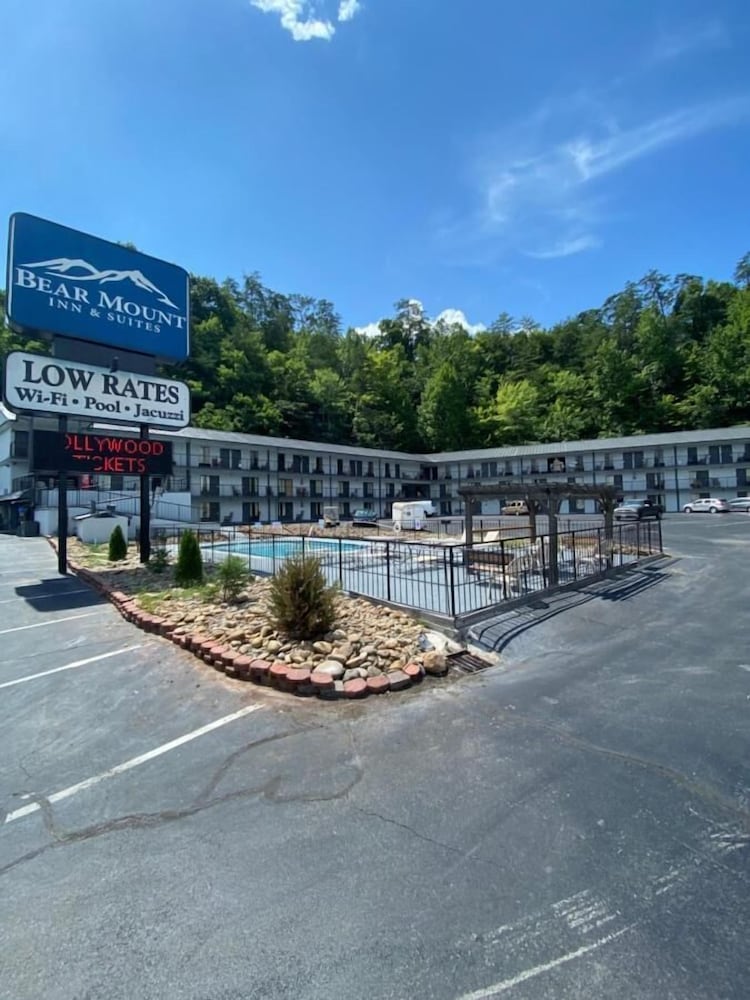 Bear Mount Inn & Suites 1