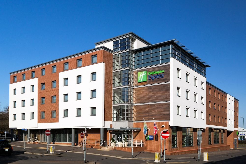 Holiday Inn Express HARLOW by IHG 1