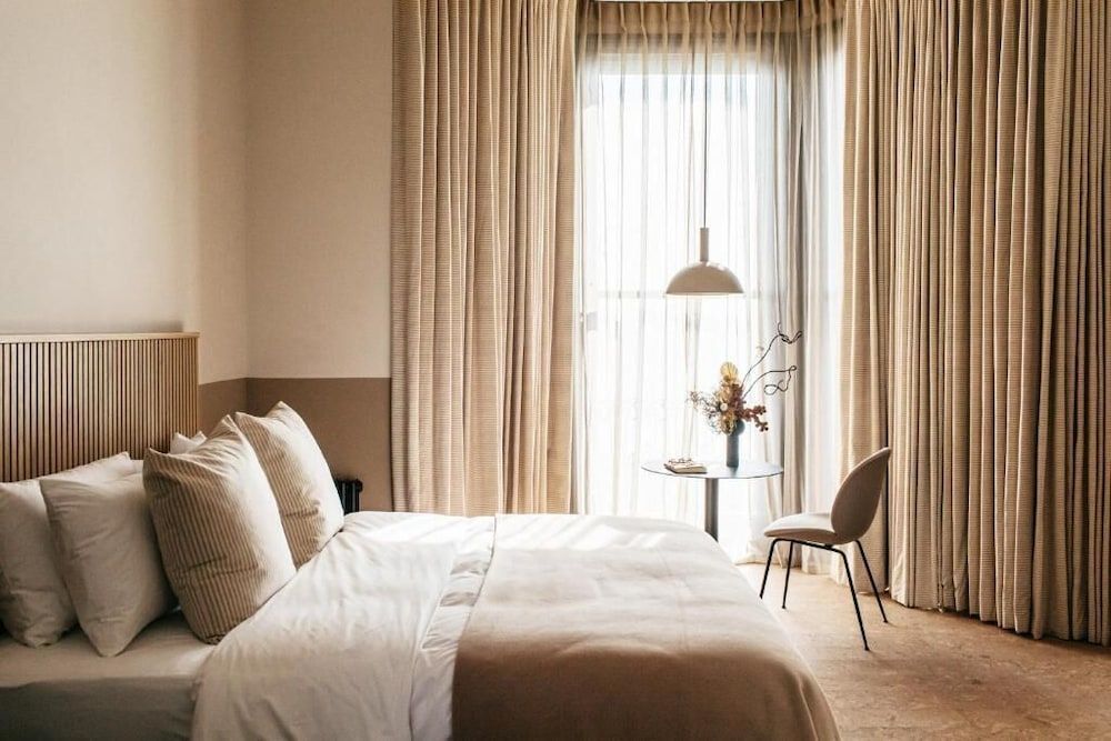 Port Hotel 1