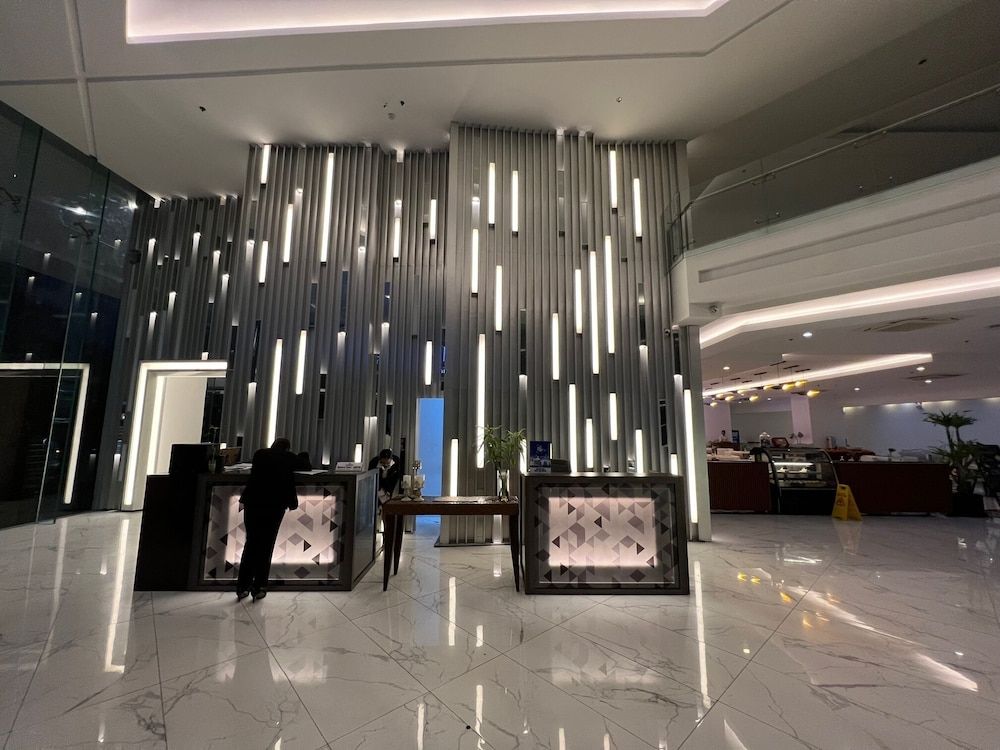 Golden Peak Hotel & Suites 2