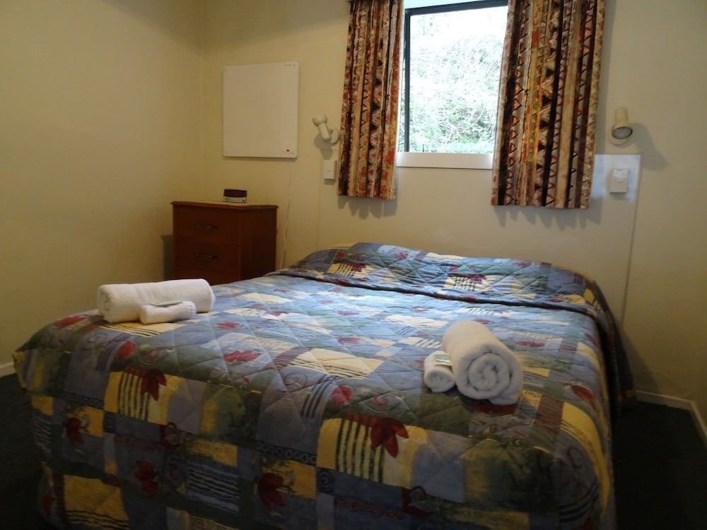 Sahara Motels 2