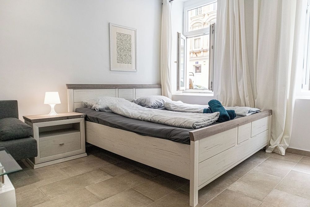 Stylish 1BR Studio In Central Vienna 1
