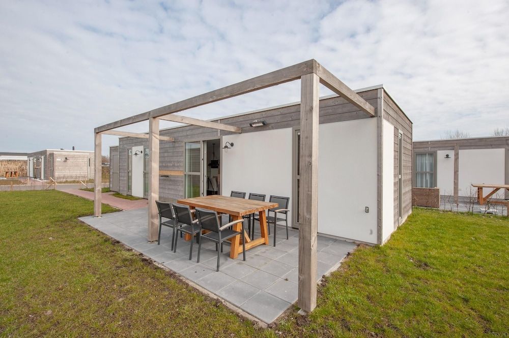 Lodge in Nieuwvliet Bad Near the Beach 1