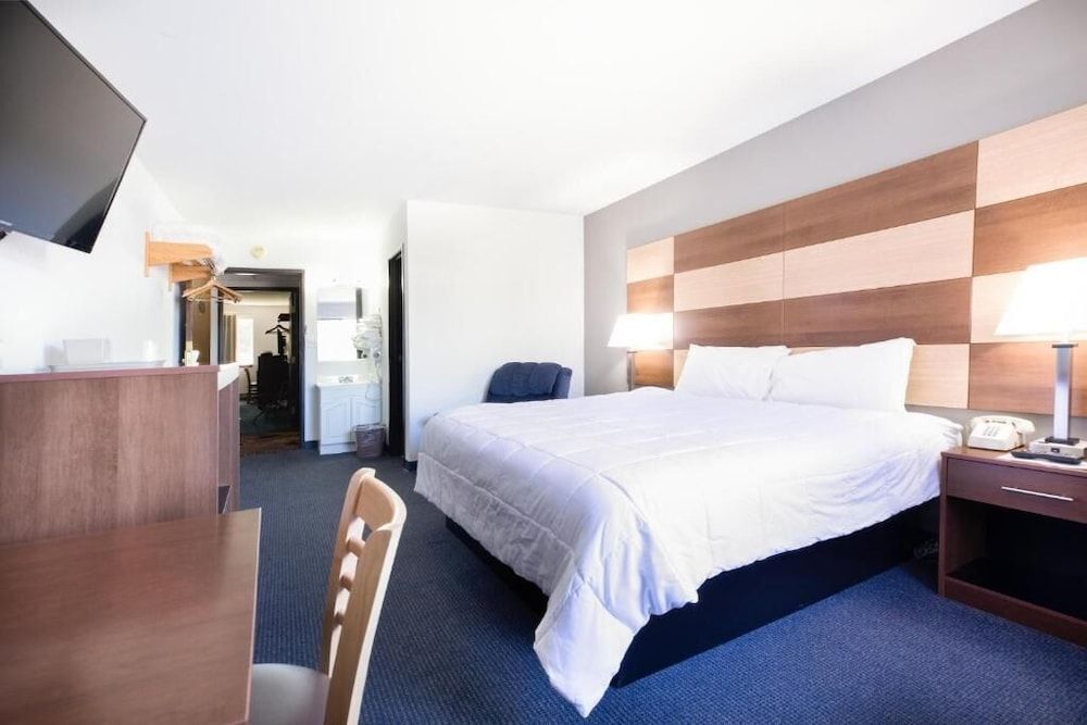 Northwoods Inn & Suites Minocqua 1