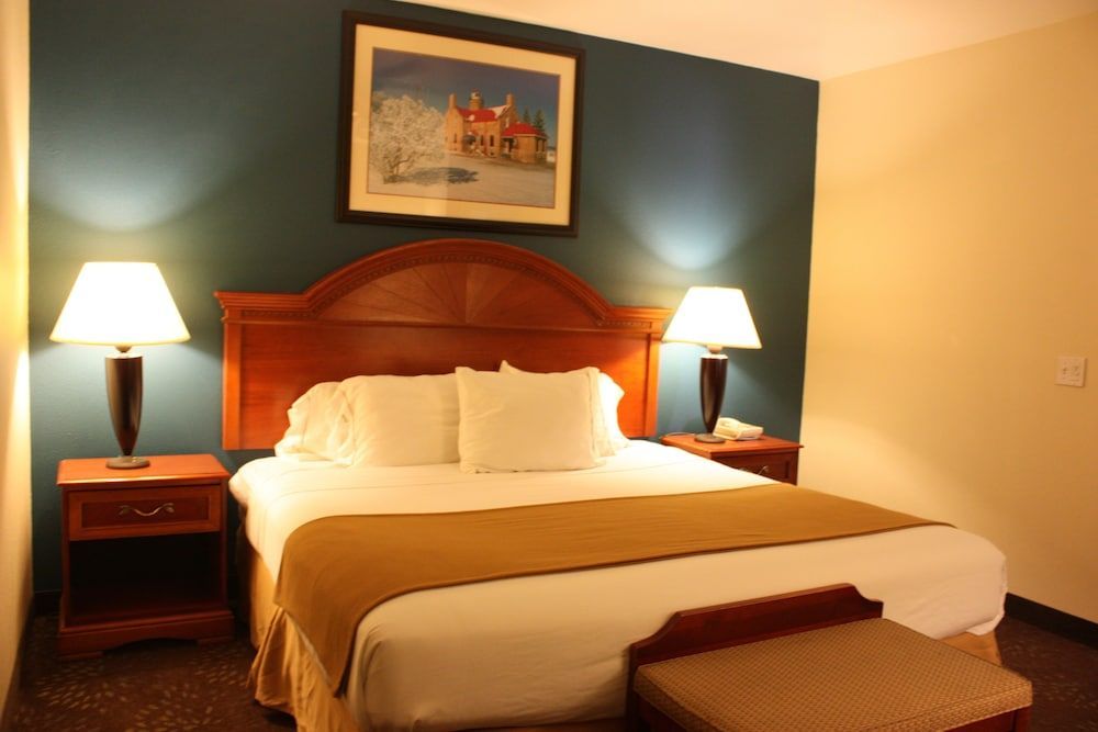 Holiday Inn Express MACKINAW CITY by IHG 2
