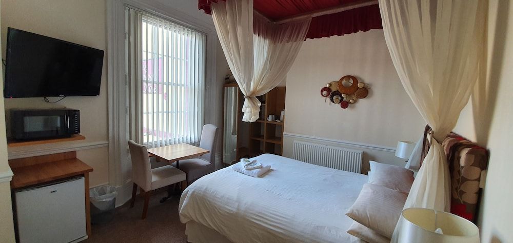Edward Hotel 1