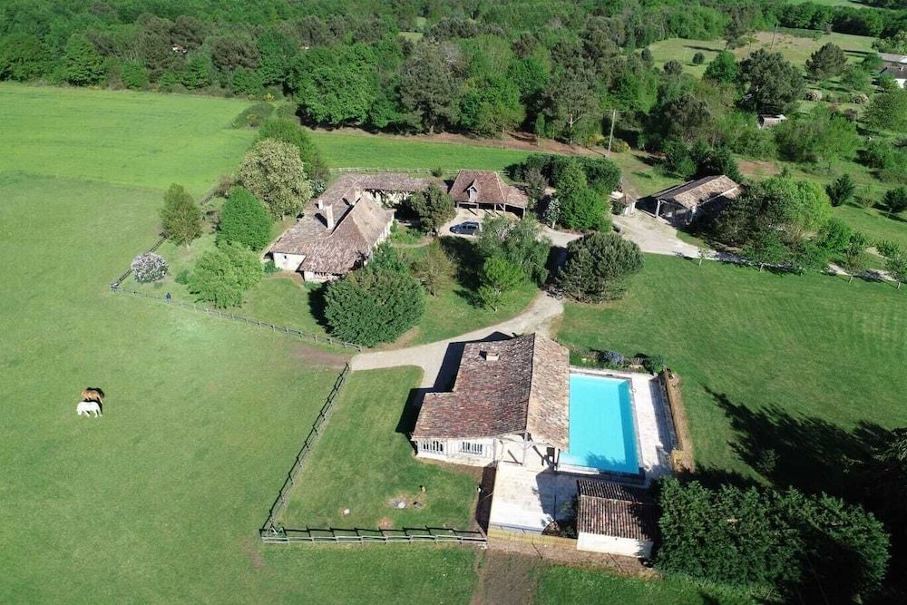 Domaine De La Mouthe 1