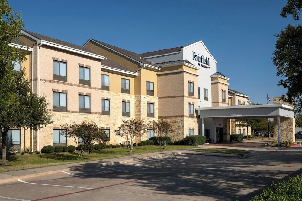 Fairfield Inn and Suites by Marriott Dallas Mansfield 1