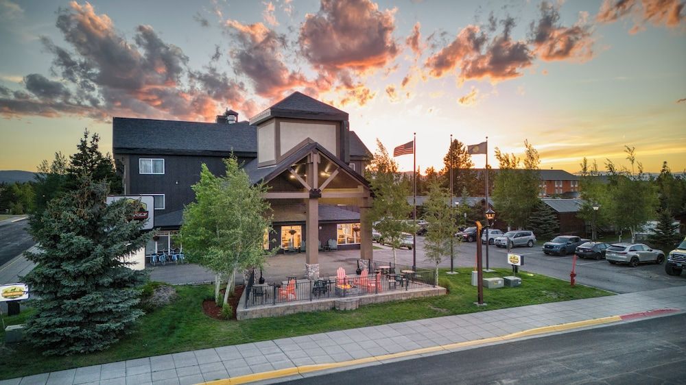 Gray Wolf Inn & Suites 1