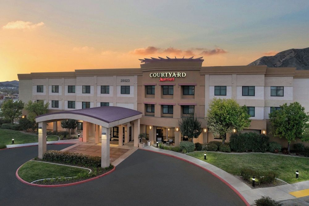 Courtyard by Marriott Santa Clarita Valencia 1