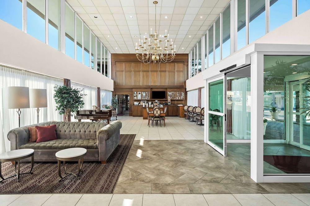Brandywine Valley Inn SureStay Plus by Best Western 2