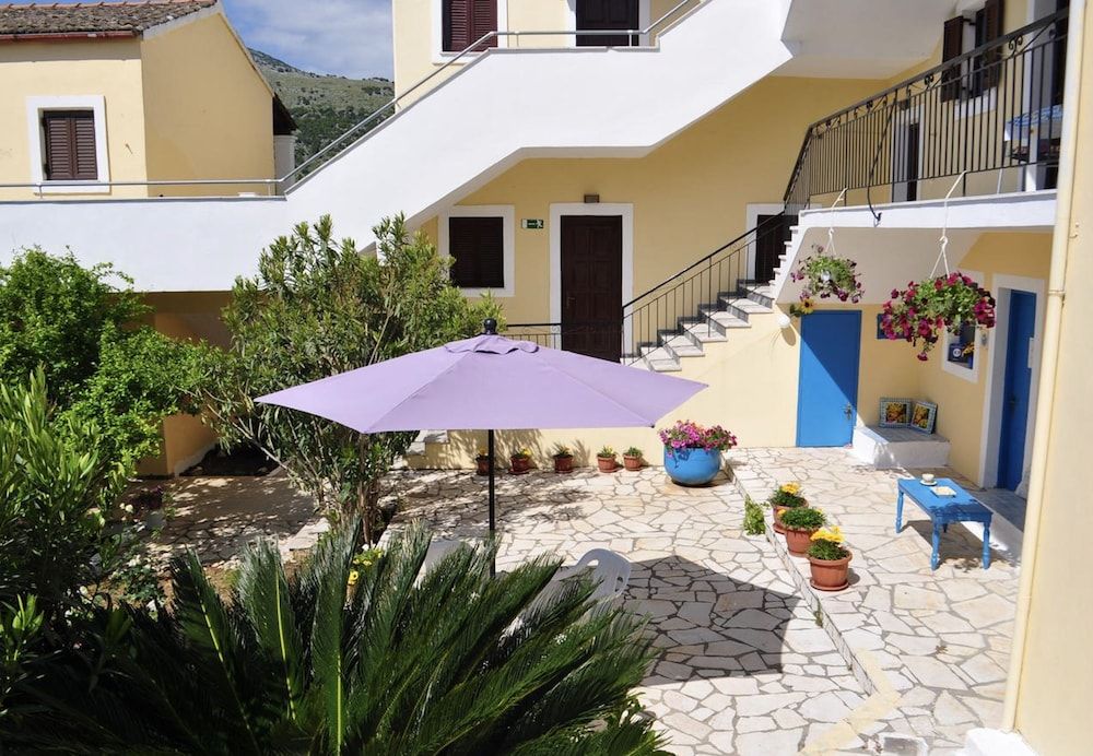 Sunflower Apartments & Studios 1