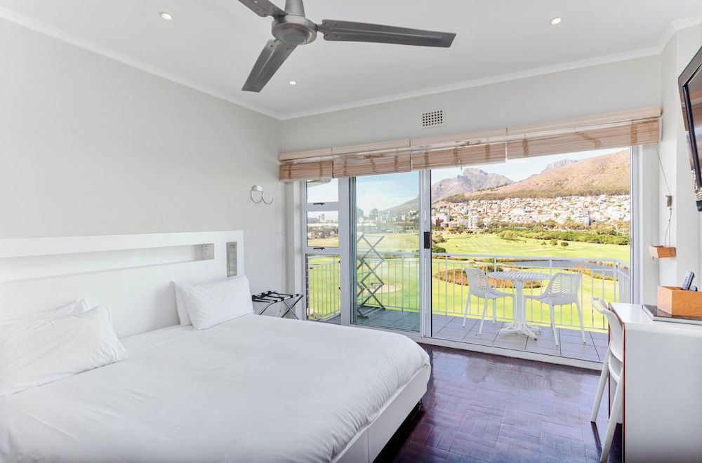 Mouille Point Studio Apartment with stunning view 1