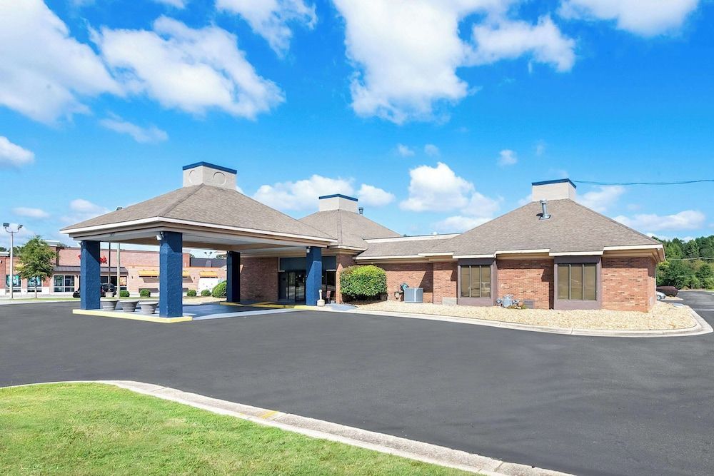 Quality Inn & Suites Fayetteville I-95 1