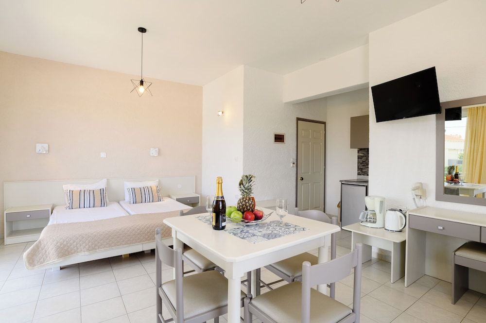 Eugenia Studios & Apartments 2