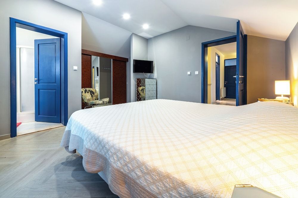 Villa Piano - Four Bedroom Villa with Terrace and Swimming Pool 1