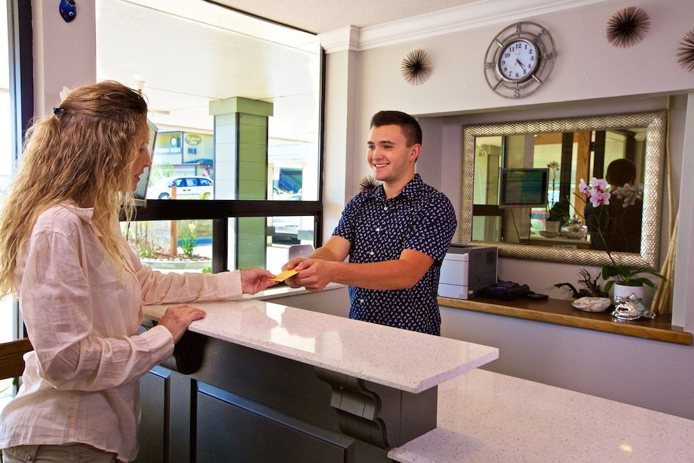 456 Embarcadero Inn & Suites 2