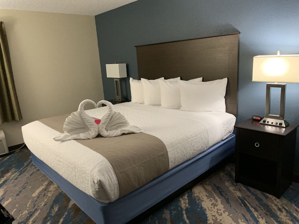 AmericInn by Wyndham Prairie du Chien 1