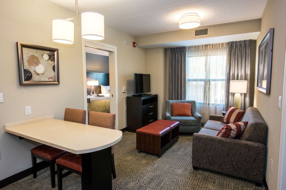 Staybridge Suites ALBANY WOLF RD-COLONIE CENTER by IHG 2