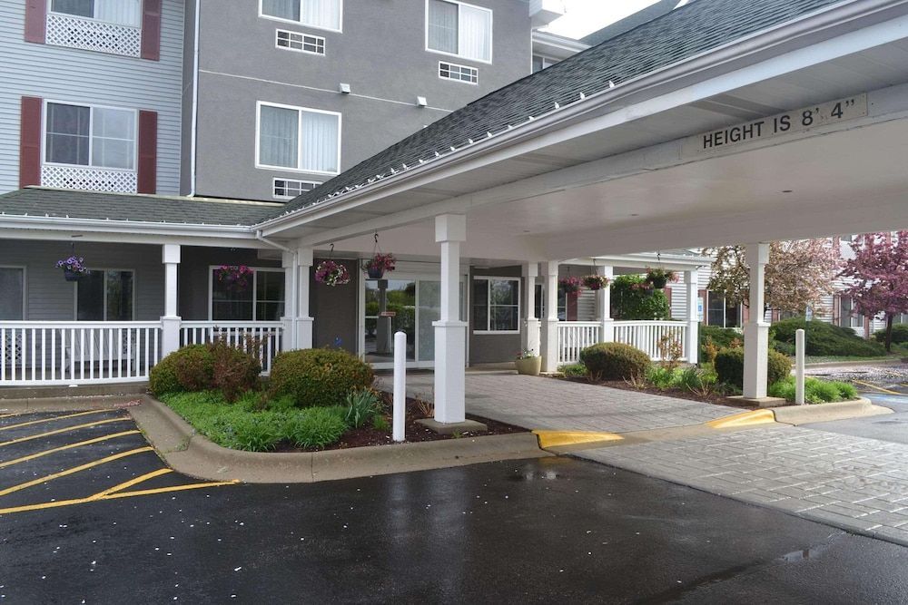 Country Inn & Suites by Radisson, Gurnee, IL 1