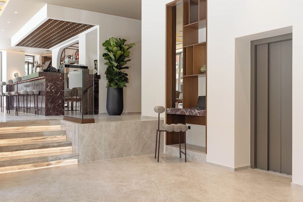 Nesean Plaza Hotel 2