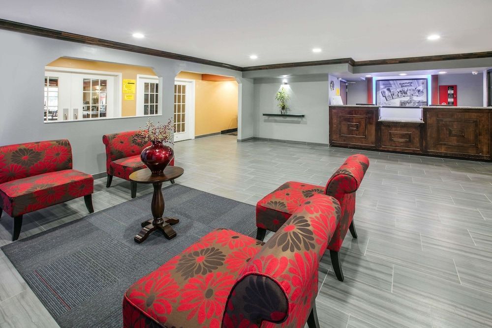 Super 8 by Wyndham Farmers Branch/North Dallas 2
