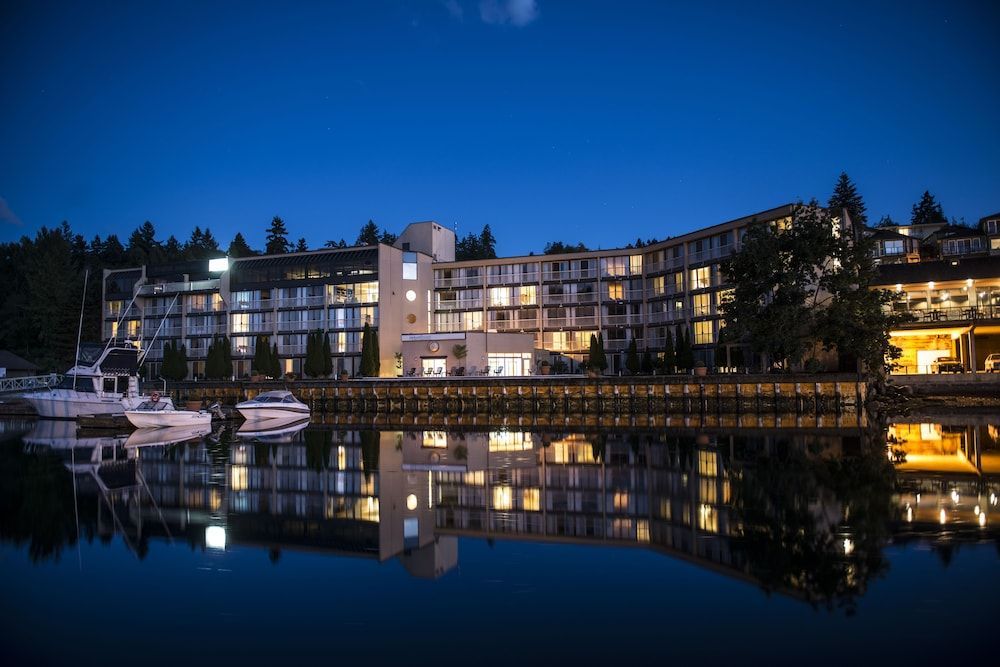 Oceanfront Suites at Cowichan Bay 1