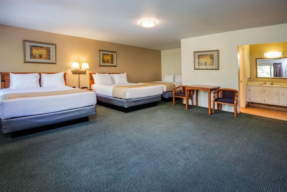 Travelodge by Wyndham Red Bluff South of Redding 1