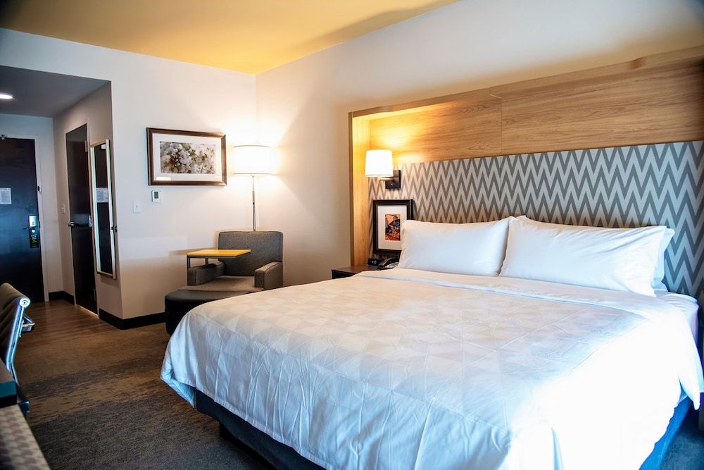 Holiday Inn & Suites SAVANNAH AIRPORT - POOLER by IHG 2
