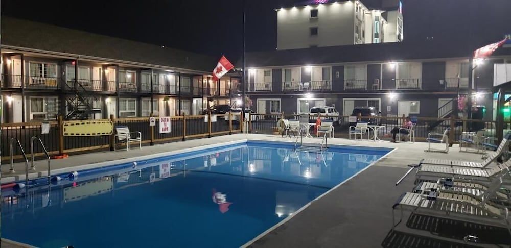 Niagara Falls Courtside Inn 1