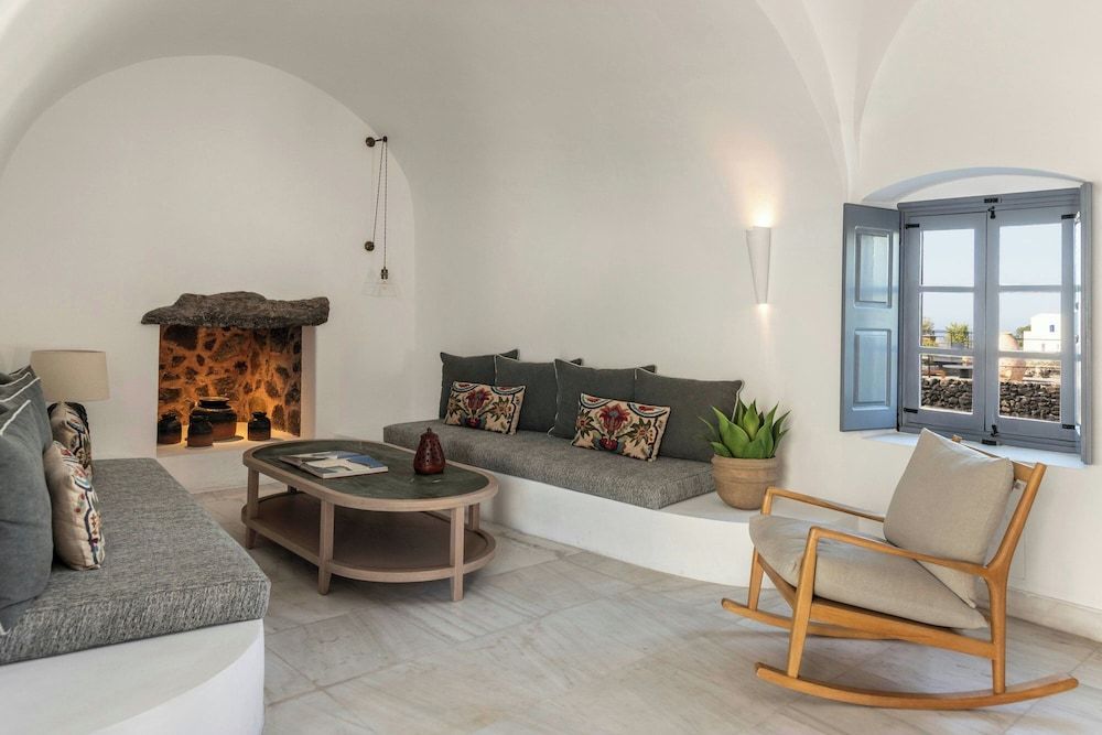 Vedema, a Luxury Collection Resort, Santorini 2