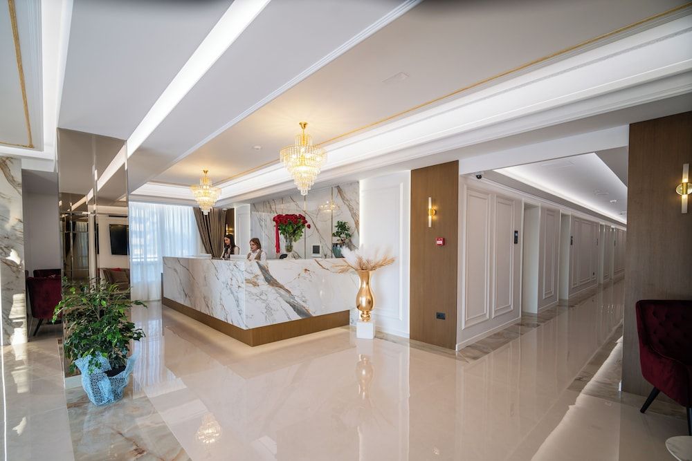 Holiday Hotel 2