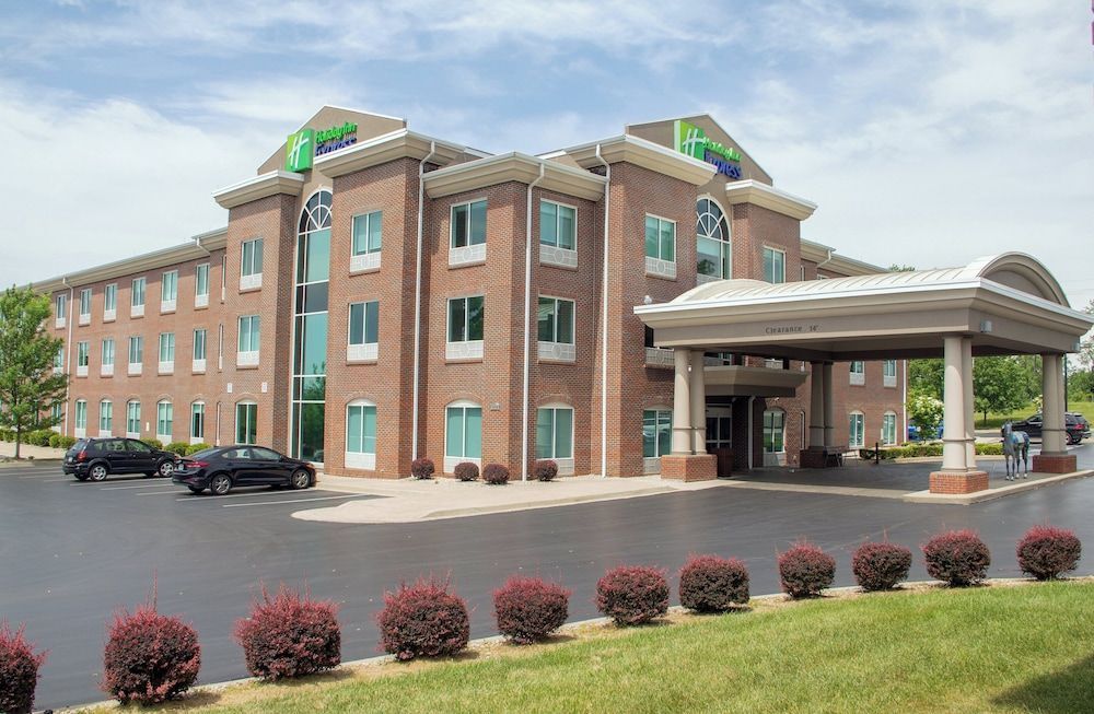 Holiday Inn Express & Suites LEXINGTON DTWN AREA-KEENELAND by IHG 1