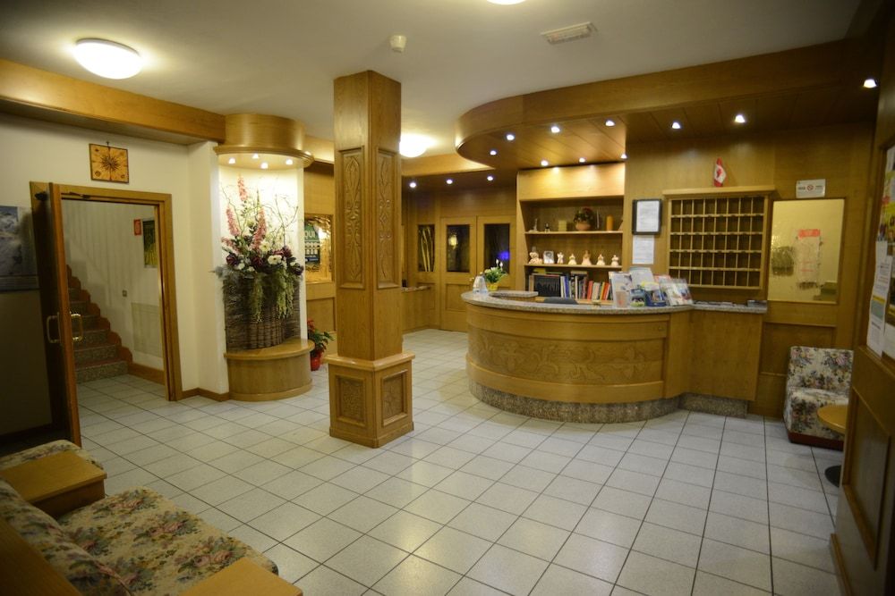 Hotel Canada 2