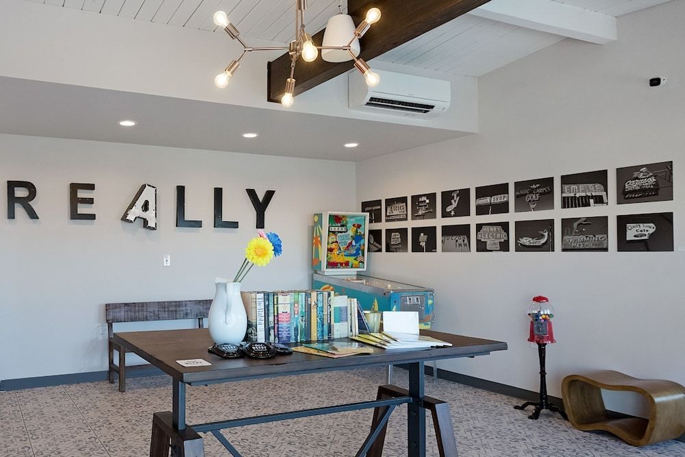 Hotel McCoy Tucson - Art, Coffee, Beer, Wine, Pool 2