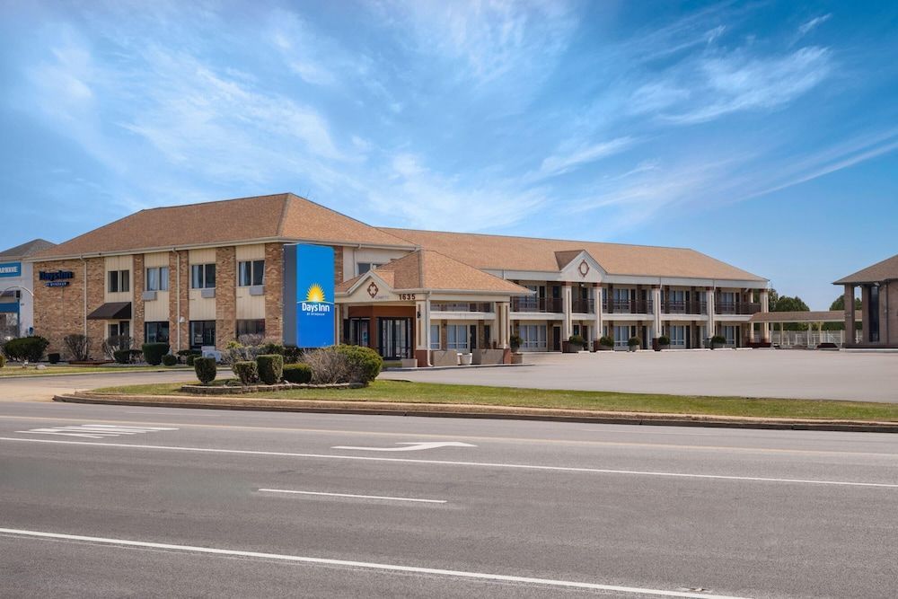 Days Inn by Wyndham St. Charles IL 1