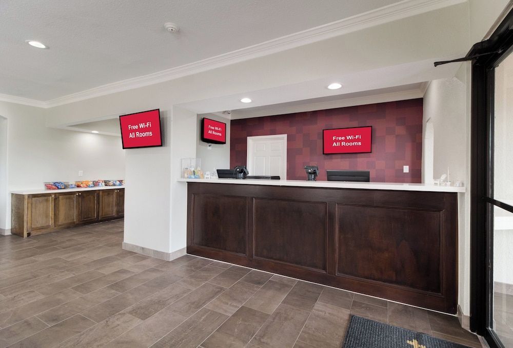 Red Roof Inn PLUS + Galveston - Beachfront 2
