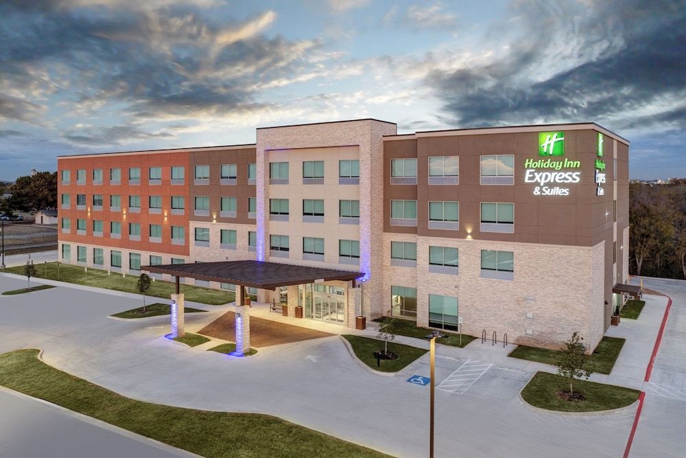 Holiday Inn Express & Suites AUSTIN AIRPORT EAST by IHG 1