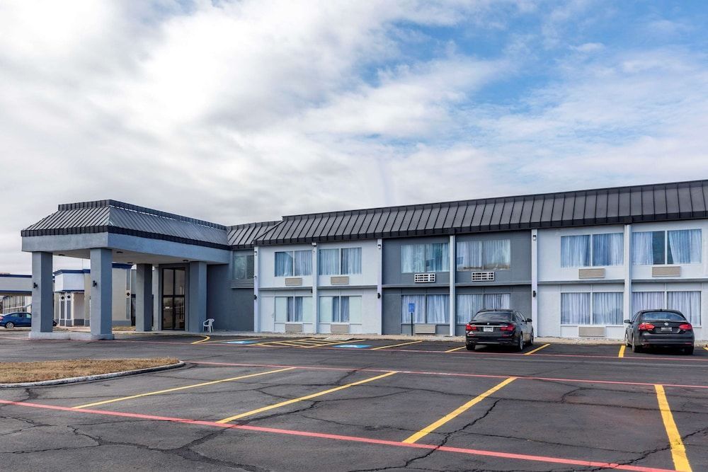 Quality Inn & Suites Sulphur Springs 1