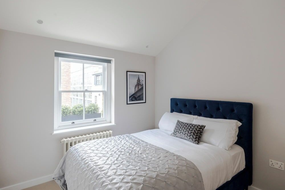 Stunning 2-Bed Mews House with AC near Regent's Park 2
