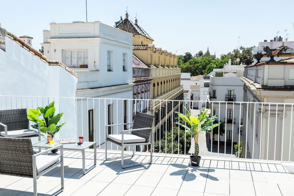 La Puerta de Palacio - Adults Only 1
