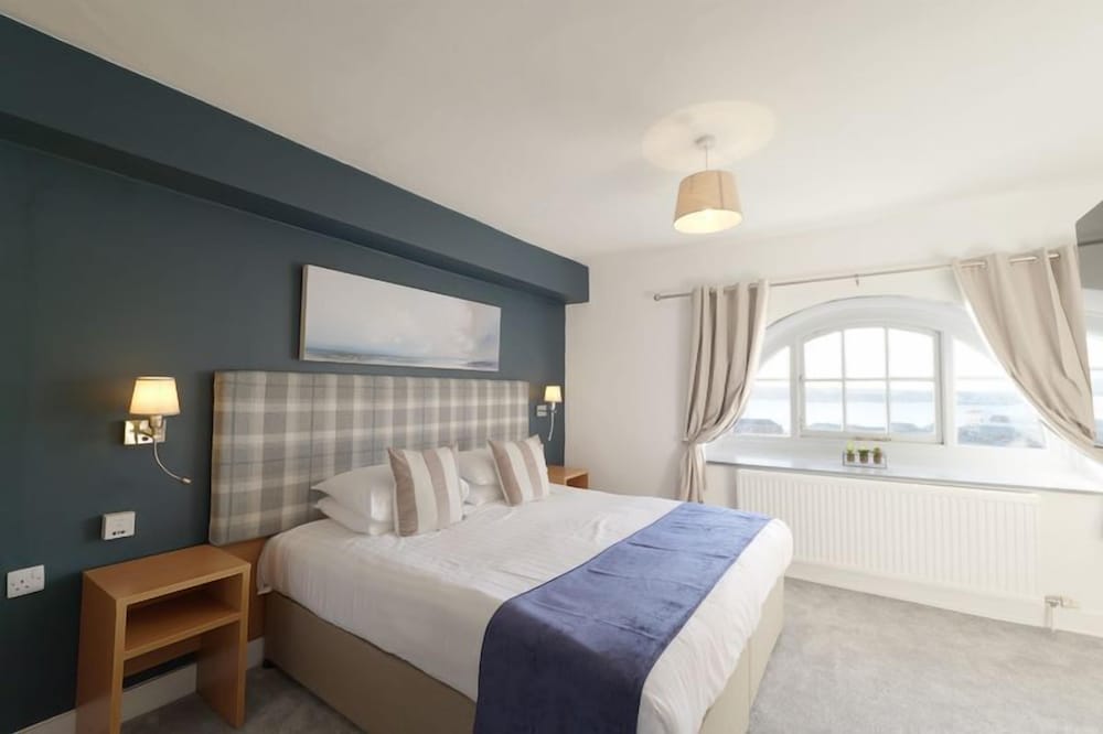 THE LORD NELSON HOTEL 2