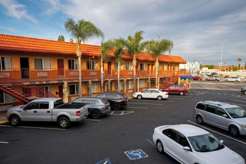 Om Park Inn and Suites El Cajon near San Diego 1